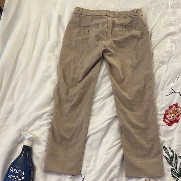 Banana republic women’s beige mid rise cropped pants - Picture 4 of 4